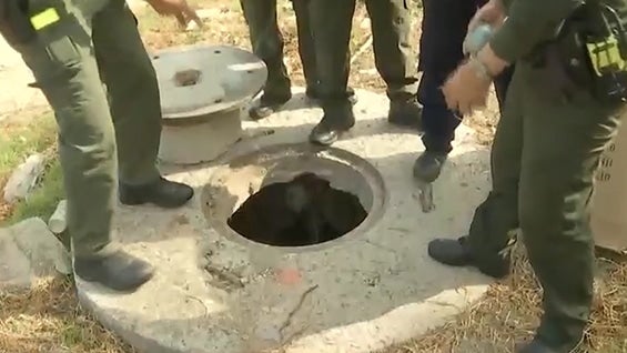 Los padres del menor prefieren creer que el pequeño se encuentra en México y no atrapado en alguna tubería.