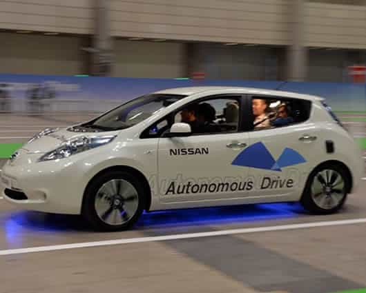 El carro usa cinco cámaras, cinco escáneres láser y otras técnicas de captación del entorno cercano. Foto: AFP