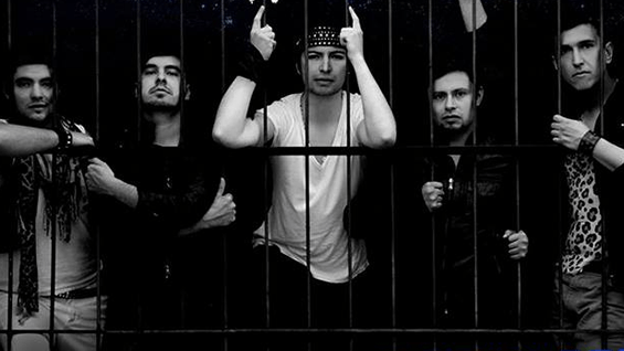 En el escenario, la banda presentará su nuevo sencillo 'Mía'.