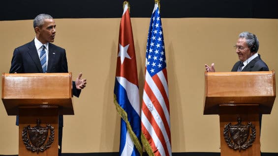 Los presidentes de Cuba y Estados Unidos protagonizan un encuentro histórico. Foto: AFP.