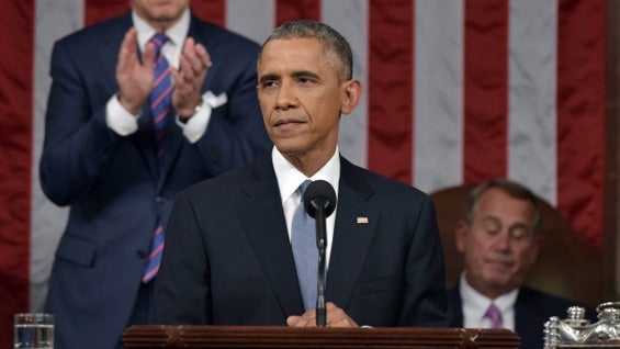 El Presidente Barack Obama dijo que EEUU debe empezar "este año" a levantar el embargo comercial a Cuba. Foto AFP