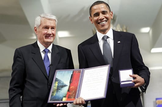 Barack Obama con Thorbjoern Jagland, presidente del Comité Nobel del Parlamento de Noruega, en 2009 cuando recibió el Nobel. Foto: AFP
