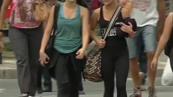 En el articulo se cuenta la historia de una modelo que ha gastado más de $16 millones en cirugías. Foto: Noticias RCN