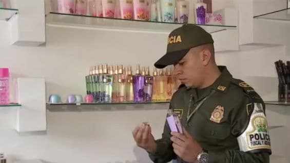 Operativo policial incauta productos de Victoria Secret.