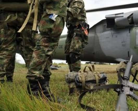 Las autoridades incautaron armamento y material de comunicaciones de la guerrilla. Foto: AFP