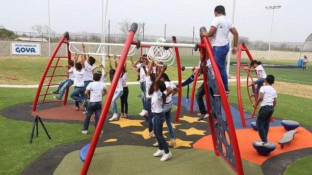 El cantante asistió a la inauguración y manifestó estar feliz por beneficiar a los niños. Foto: Oficial.