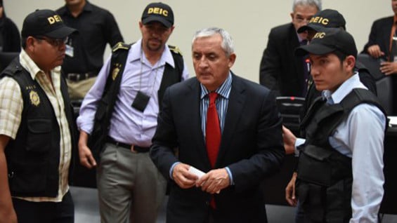 A la defensa del exmandatario se sumó el abogado Moisés Galindo. Foto: AFP.