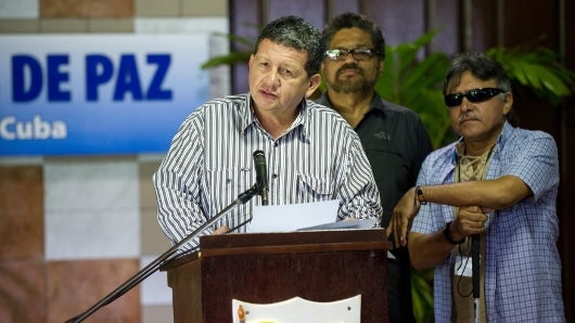 Según Pablo Catatumbo, Uribe le propuso que dialogaran en Brasil. Foto: AFP