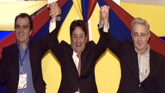 Álcaro Uribe y Óscar Iván Zuluaga destacaron las cualidades políticas de Francisco Santos. Foto: @CeDemocratico