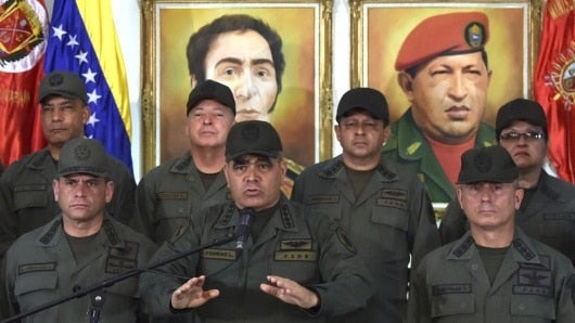 El ministro de Defensa de Venezuela, Vladimir Padrino, y altos mandos militares. Foto: AFP