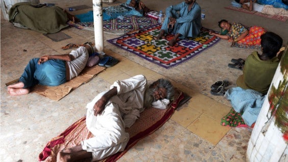 Los hospitales de Karachi han tratado a cerca de 80.000 personas por problemas de insolación y deshidratación. Foto: AFP