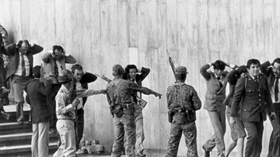 El Palacio de Justicia fue tomado a sangre y fuego el 6 de noviembre de 1985 por unos 35 guerrilleros del M-19. Foto: AFP