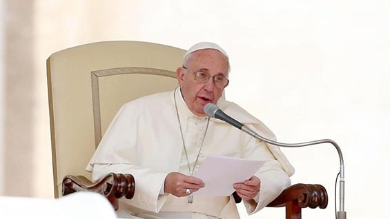 El papa Francisco durante la audiencia general de los miércoles en la Plaza de San Pedro en el Vaticano. Foto: EFE.