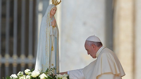Según la fe católica, la Virgen apareció en seis ocasiones ante tres niños pastores entre el 13 de mayo y el 13 de octubre de 1917. Foto: AFP.