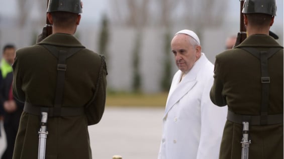 El papa en su llegada a Ankara. Foto: AFP