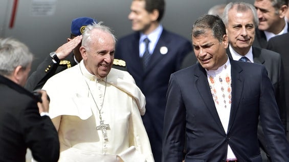 Papa Franscisco y el presidente ecuatoriano Rafael Correa. Foto: AFP