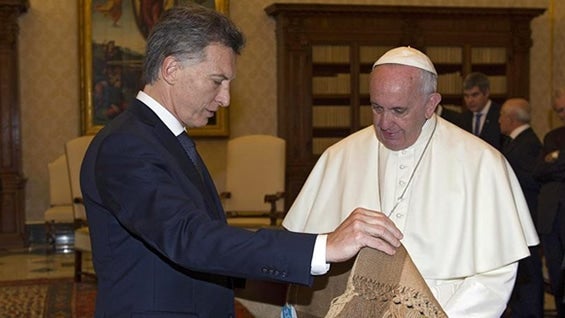 El papa Francisco y el nuevo presidente de Argentina, Mauricio Macri. Foto: EFE.