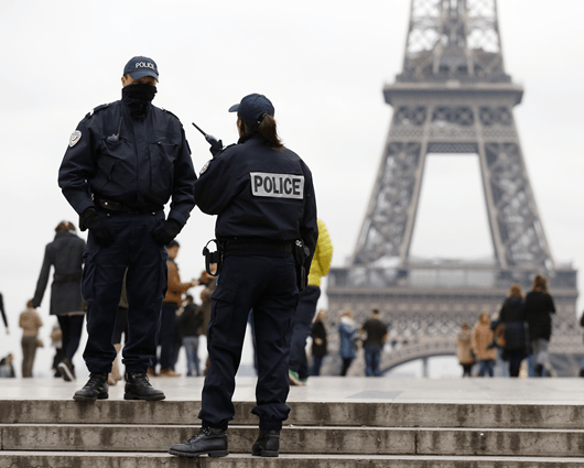Las autoridades francesas buscan al responsable de los ataques a la prensa. Foto: AFP.