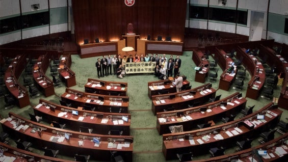 El proyecto fue rechazado por los 27 diputados prodemocracia y uno progubernamental. Foto: AFP