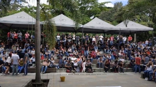 Los estudiantes piden más recursos para el sector. Foto: @AsambleaUNalMed