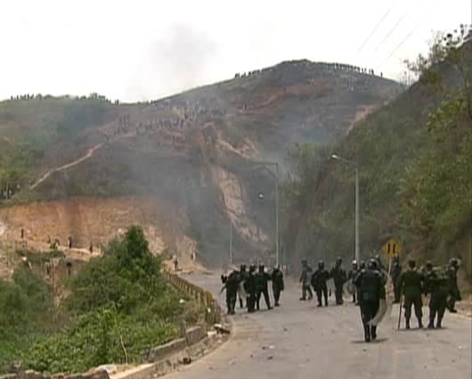 Diez heridos dejaron los enfrentamientos entre mineros y policía. Foto: Noticias RCN