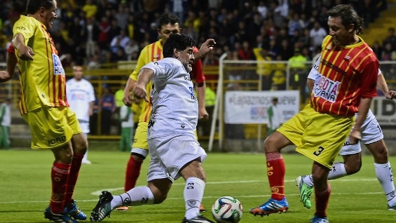 Maradona envió un mensaje de paz a los colombianos. Foto: AFP.