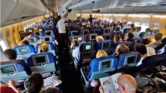 Aviación de EE.UU. reconoce que investiga en secreto a pasajeros durante los vuelos