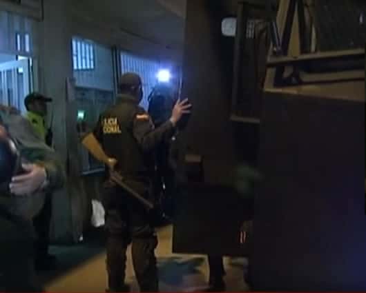 El conductor llegó a la URI fuertemente escoltado.