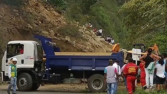 Se espera que para este sábado se restablezca el paso por la vía. Foto: Noticias RCN.