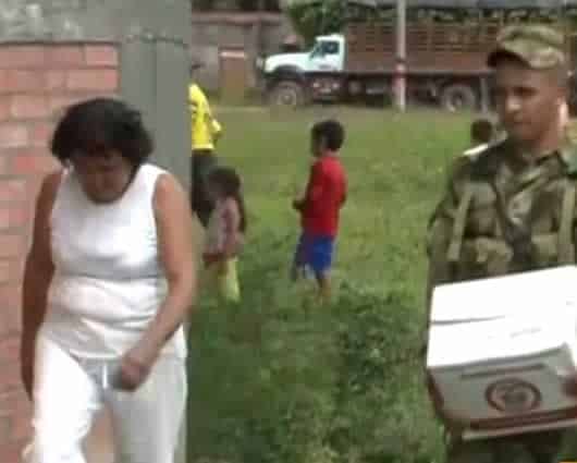 En el municipio de La Gabarra fueron entregadas 400 cajas de ayudas humanitarias.