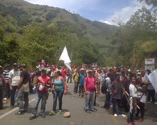 Las mujeres de Amagá (Antioquia) también se unieron a la protesta. Foto @H_HernandezT.