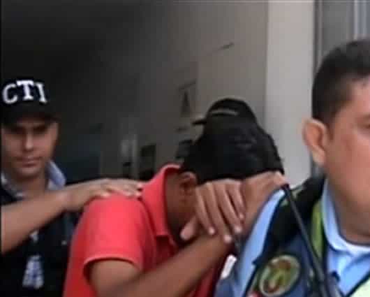 El hombre atropelló al niño mientras intentaba cruzar la calle.