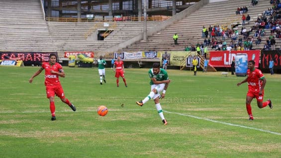 Nicolás Albarracín remata. Foto: @AsoDeporCali