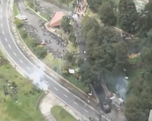 La avenida Circunvalar también presentó bloqueos por parte de estudiantes.