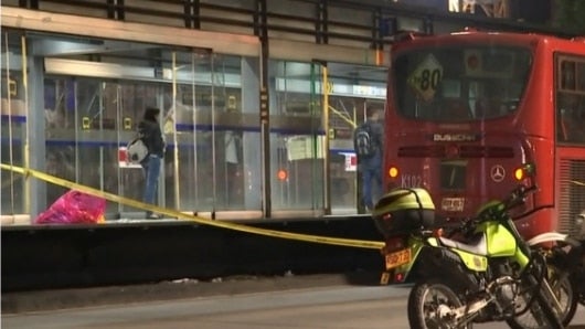 Joven arrollado en estación de Transmilenio