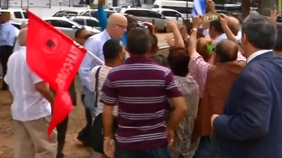 Varias personas resultaron lesionados por los fuertes golpes entre los dos grupos. Foto: Noticias RCN.