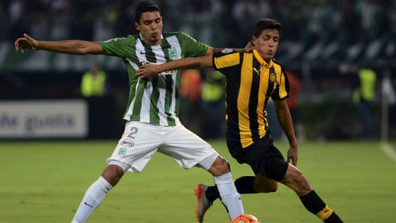 El juego entre Peñarol y Nacional se desarrollará este martes desde las 7:45 de la noche en el estadio Centenario, de Montevideo. Foto Agencia AFP