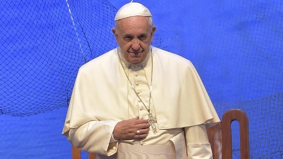 Francisco indicó que también hay que reconocer las labores de muchos religiosos durante la colonización. Foto: AFP.