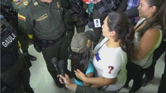 La pequeña se reencontró con su familia y es sometida a valoración médica para descartar posibles abusos sexuales. Foto: NoticiasRCN