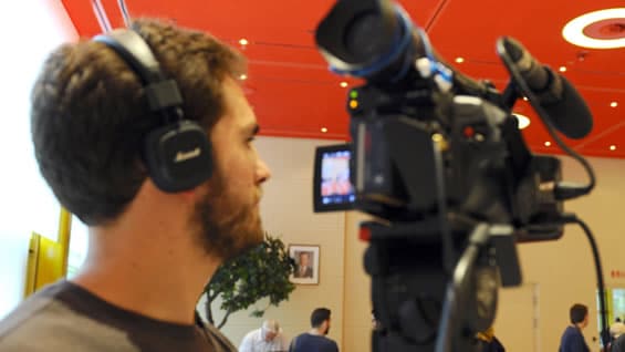 Según la Defensoría del Pueblo, más de 90 periodistas han sido víctimas de amenazas este año. Foto: AFP.