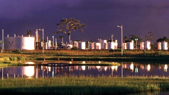 En su precedente previsión, la OPEP había previsto una demanda para 2015 menor en 100.000 barriles diarios. Foto: AFP