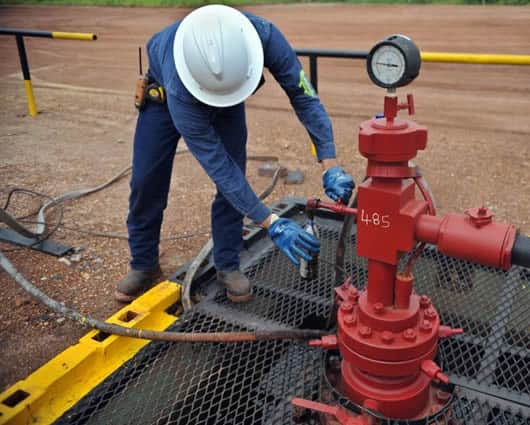 Los atentados le cuestan a Colombia la producción de 30.000 barriles diarios. Foto: AFP