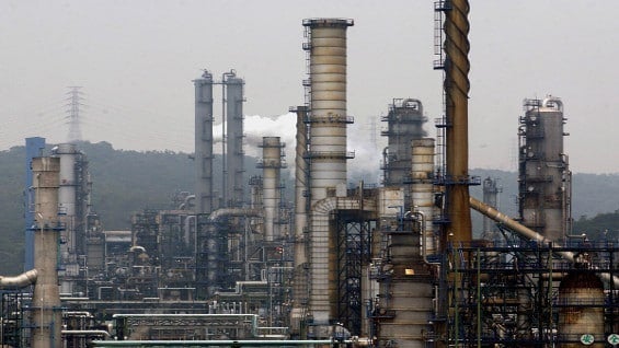 La participación mayoritaria de las dos compañías está en manos del Gobierno. Foto: AFP.