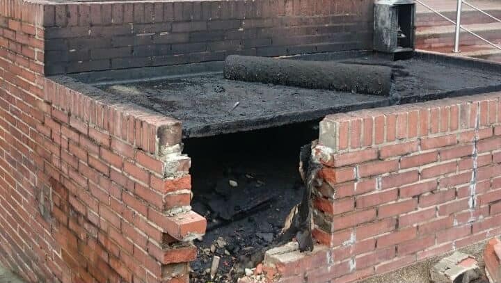 La explosión en el sector del Antiguo Country dejó una persona lesionada. Foto Idiger