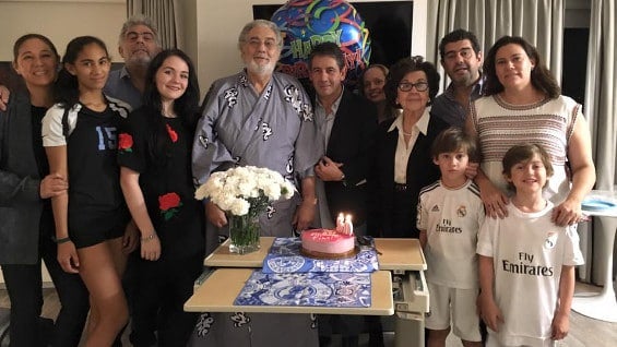 Esposa, hijos y otros miembros de la familia de Plácido Domingo. Foto: Facebook Oficial.