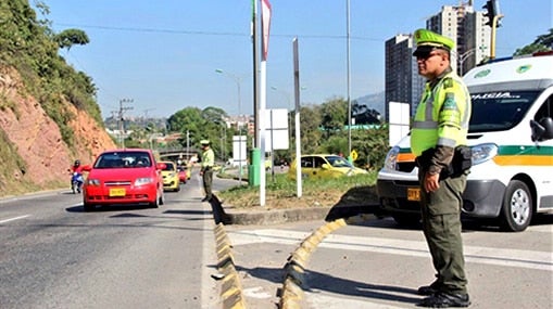Unos dos millones de vehículos circularán por las principales vías del país. Foto: @PoliciaBmanga.