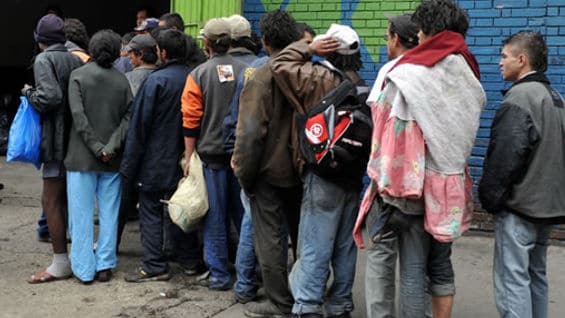 El número de personas en situación de pobreza llegó el año pasado a 167 millones. Foto: AFP.