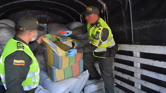 El conductor del vehículo fue entregado a las autoridades competentes para su judicialización. Foto Policía Nacional