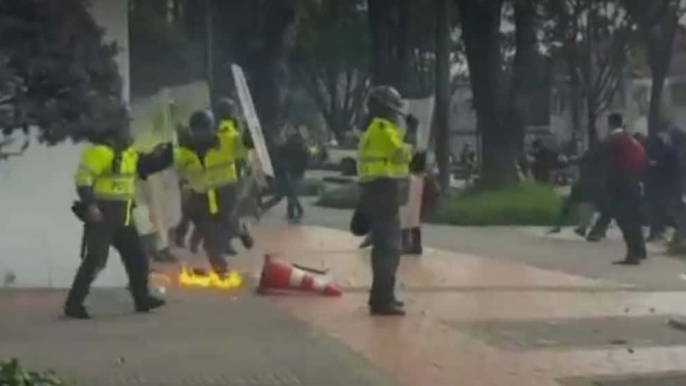 Los uniformados atacados.