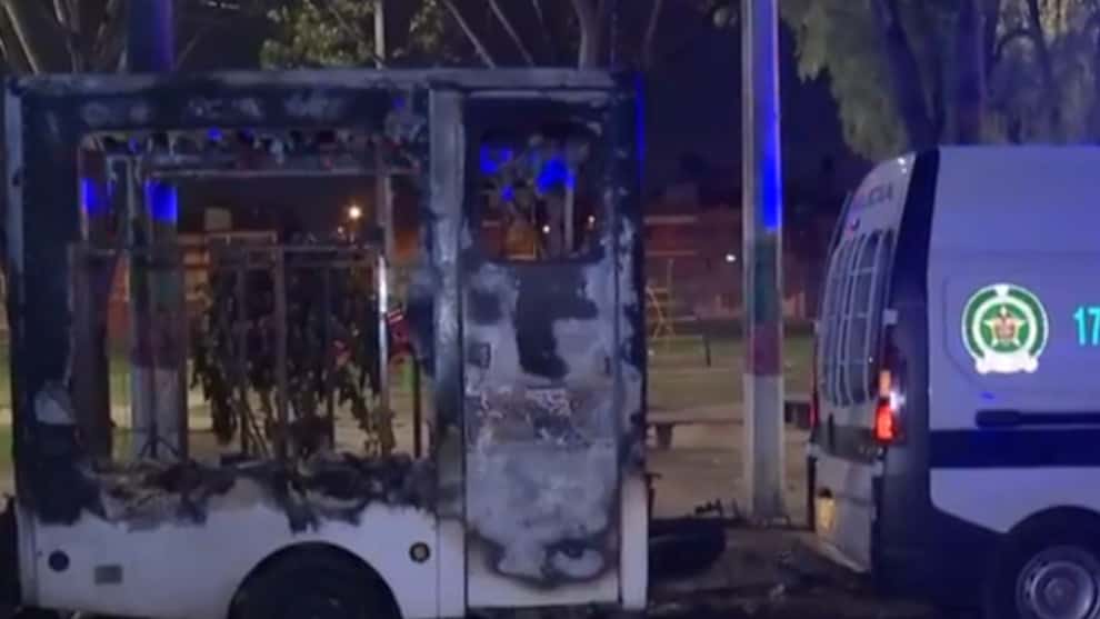 El CAI atacado en Bogotá.